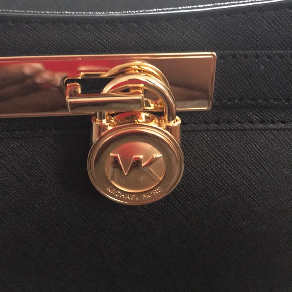 Micheal Kors Messenger Bag - Picture 3 of 8